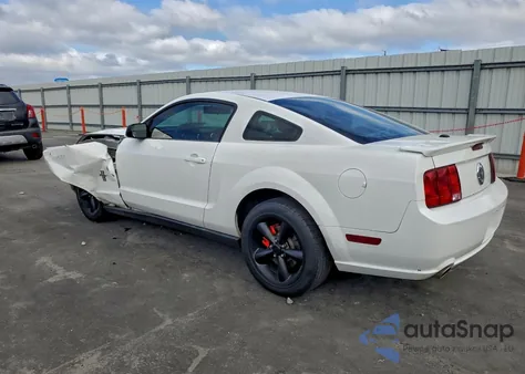 2008 Ford Mustang z USA, uszkodzony, nr VIN 1ZVHT80N385173351